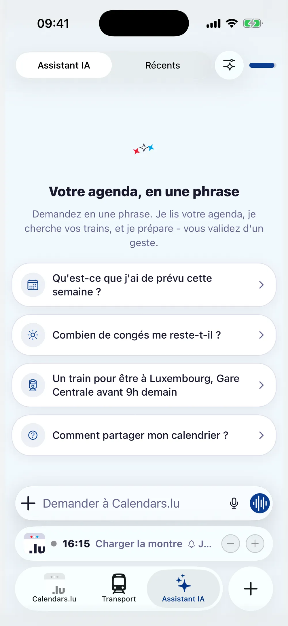 Écran de l'assistant IA : quatre questions suggérées, dont un train pour Trier avant 9 h, et une barre de saisie avec dictée vocale