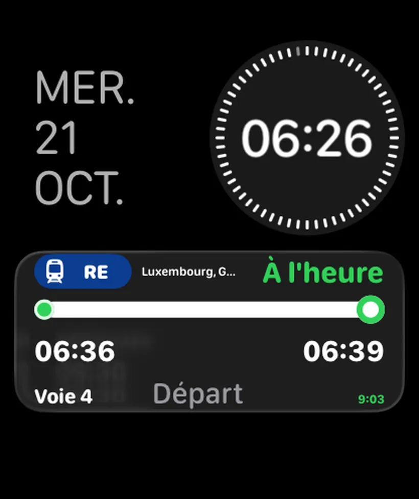 Apple Watch affichant le bandeau de trajet dans la pile intelligente : ligne RE vers Trier Süd, retard de 1 minute, voie 2, de 19h05 à 20h20